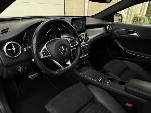 Mercedes-Benz GLA 180 AMG Aut 2019 Benzine 2