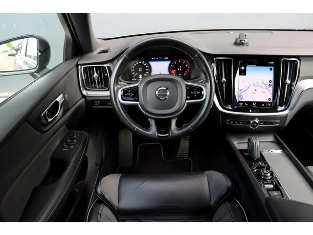 Volvo V60 2.0 B4 R-Design Aut8 | 2021 Benzine 6