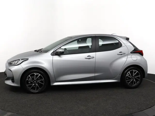 Toyota Yaris 1.5 Hybrid Dynamic 2023 Hybride Benzine 3