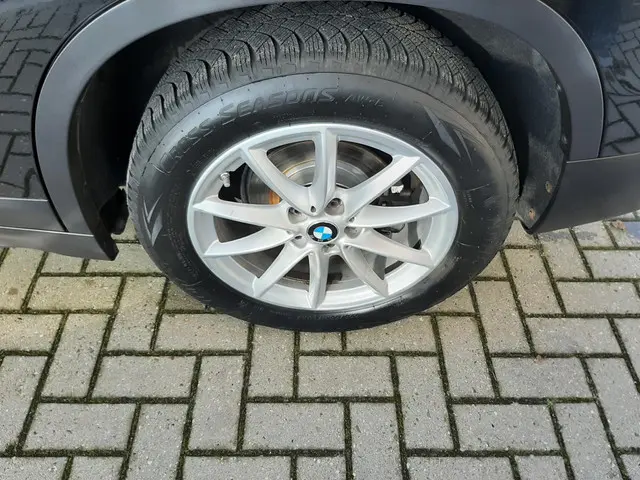 BMW X1 sDrive18i Executive 2017 Benzine 4