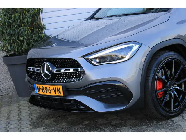 Mercedes-Benz GLA 180 AMG 2022 Benzine 27