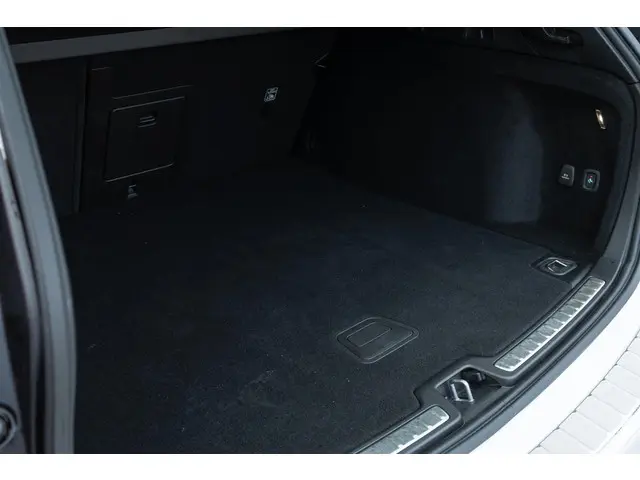 Volvo V60 T6 Recharge AWD R-Design 2020 Hybride Benzine 17
