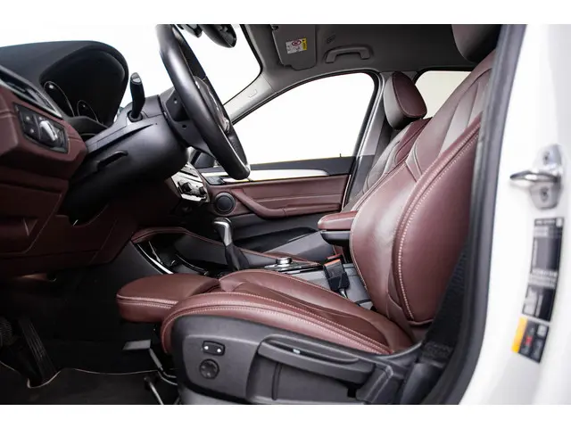 BMW X1 xDrive25e High Executive 2022 Hybride Benzine 4