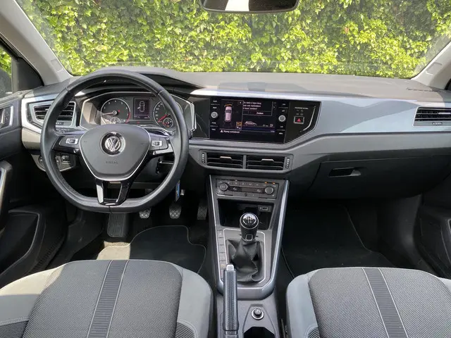 Volkswagen Polo 1.0 TSI Highline 2017 Benzine 6