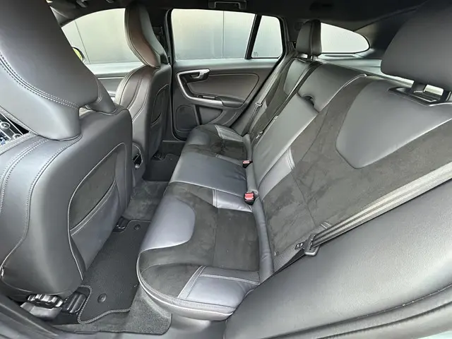 Volvo V60 1.5 T3 R-Design 2016 Benzine 8