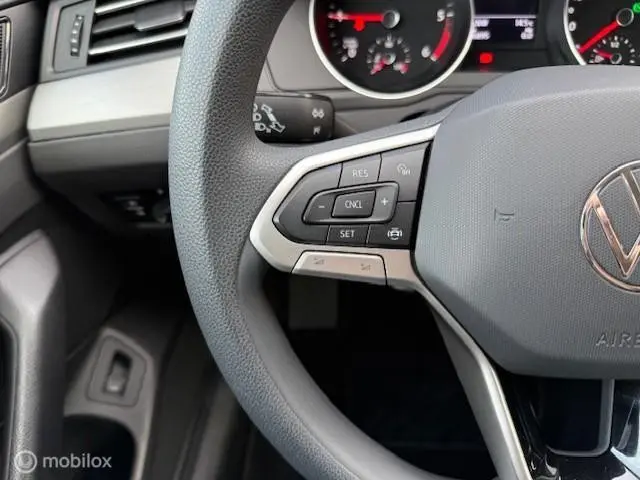 Volkswagen Passat Variant 2.0 TDI Business 2023 Diesel 11