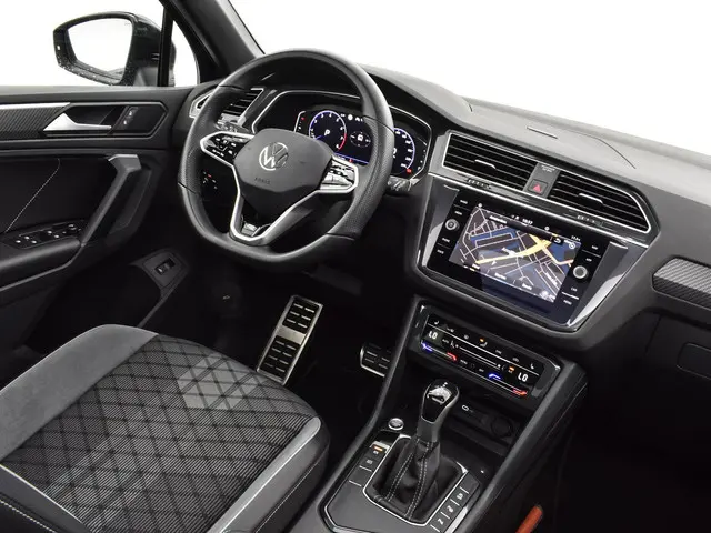 Volkswagen T-Roc 1.5 TSI 150pk DSG Life 2023 Benzine 26