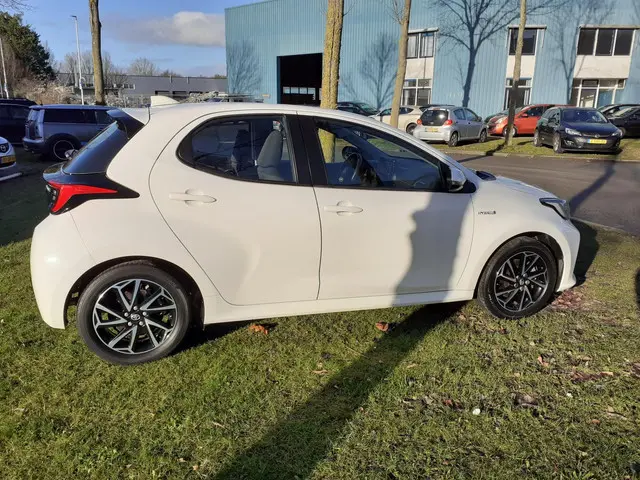 Toyota Yaris 1.5 Hybrid Dynamic 2020 Hybride Benzine 10