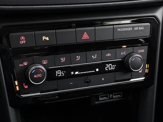 Volkswagen T-Cross 1.0 TSI 95pk Life 2020 Benzine 36