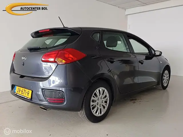Kia cee'd 1.0 T-GDi Navigator 2016 Benzine 2