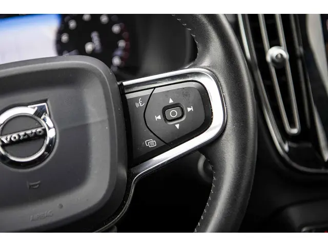 Volvo XC40 2.0 T4 Momentum 2019 Benzine 24