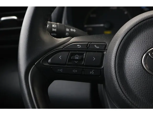 Toyota Yaris 1.5 Hybrid 115 Active 2024 Hybride Benzine 12