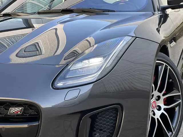 Jaguar F-Type P300 RWD R-Dynamic 2020 Benzine 33