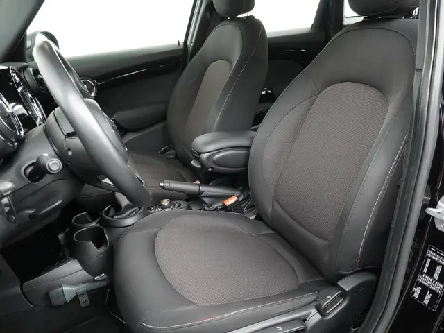 MINI 5-Deurs Cooper 2019 Benzine 4