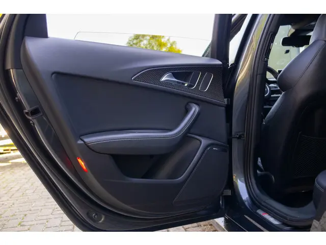 Audi RS6 Avant 4.0 TFSI RS 6 quattro 2015 Benzine 26