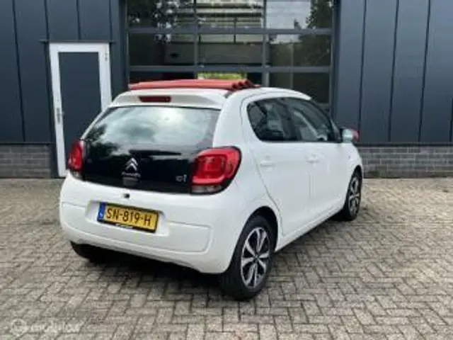 Citroën C1 1.2 PureTech Airscape Shine 2015 Benzine 3