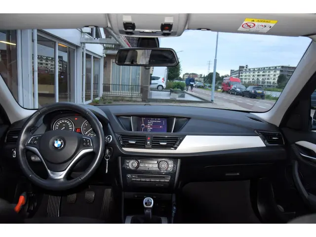 BMW X1 SDrive20i Executive 2014 Benzine 18