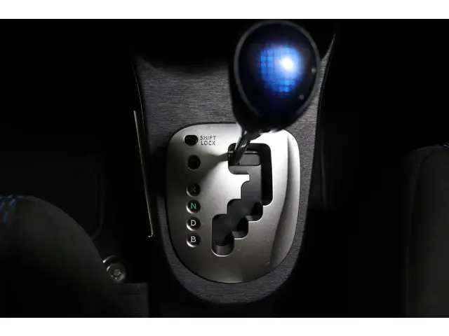 Toyota Yaris 1.5 Hybrid Aspiration, 2014 Hybride Benzine 9