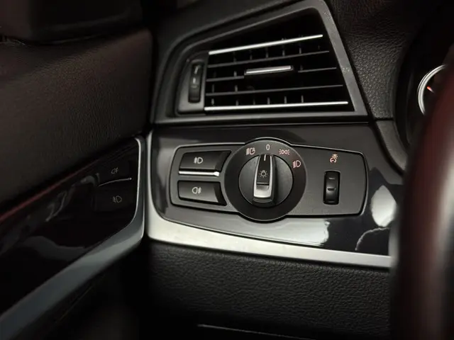 BMW 5 Serie Touring 520i Luxury Edition 2014 Benzine 29