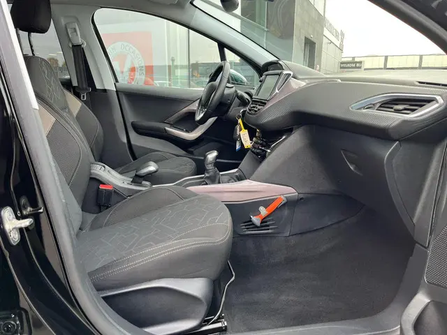 Peugeot 2008 1.2 PureTech Style 2015 Benzine 33