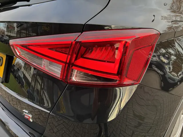 SEAT Arona 1.5 TSI EVO FR Business Intense 2019 Benzine 34