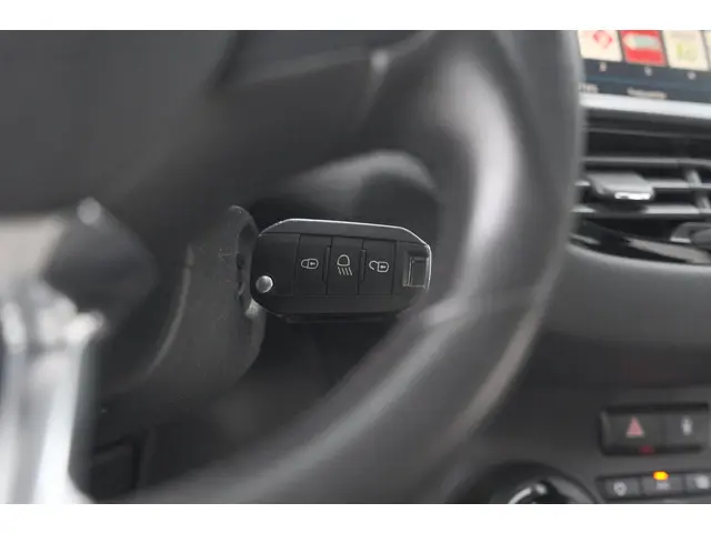 Peugeot 208 PureTech 82 Signature 2018 Benzine 15