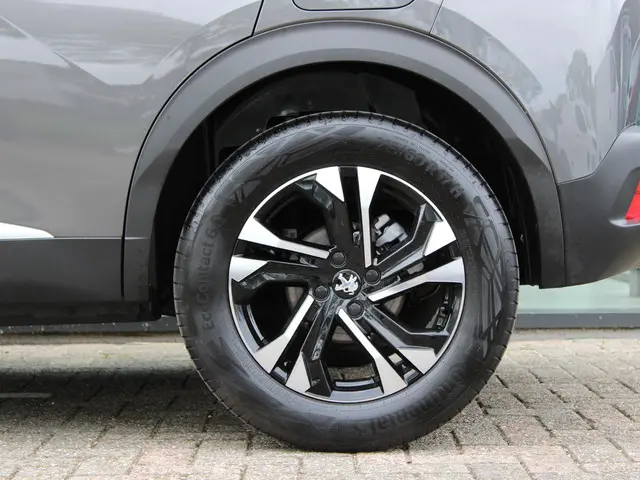 Peugeot 2008 1.2 PureTech Allure Pack 2023 Benzine 27