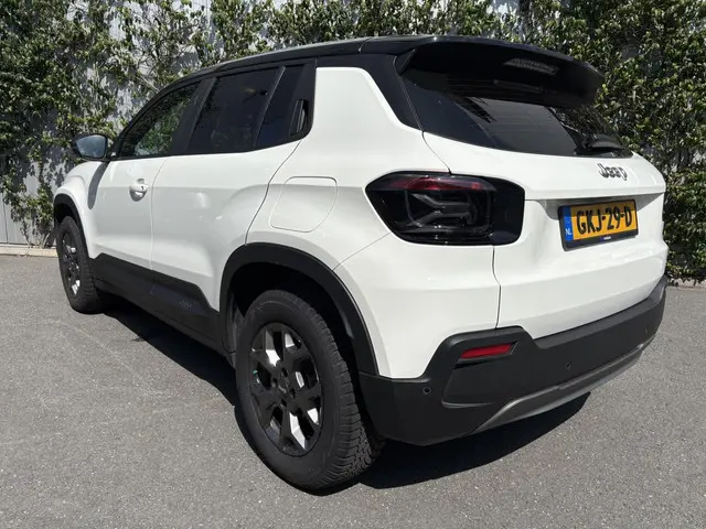 Jeep Avenger Summit 54 kWh 2024 Elektrisch 38