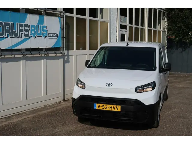 Toyota ProAce CITY 131PK Challenger BPM VRIJ! 2024 Diesel 2