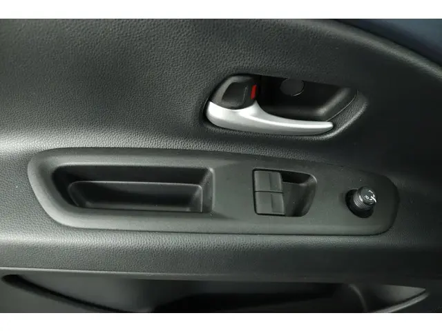 Toyota Aygo X 1.0 VVT-i CVT Undercover 2023 Benzine 28