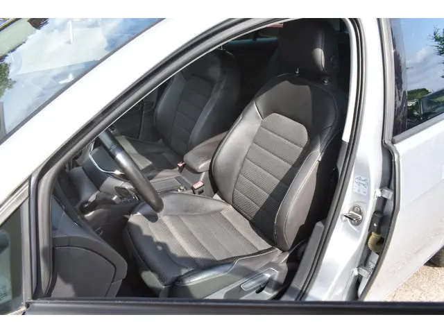 Volkswagen Golf 1.2 TSI Highline 2013 Benzine 13