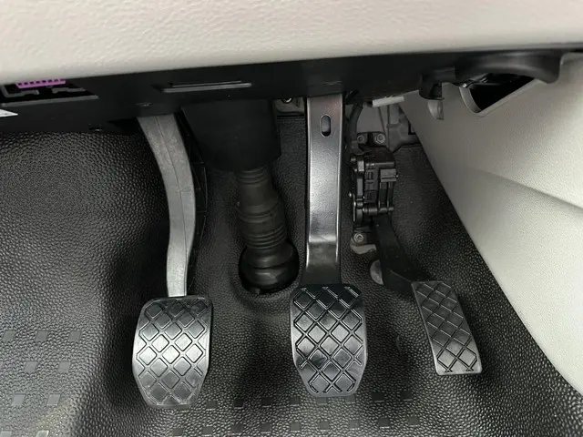 Volkswagen Transporter Kombi 2.0 TDI L2H2 2018 Diesel 14