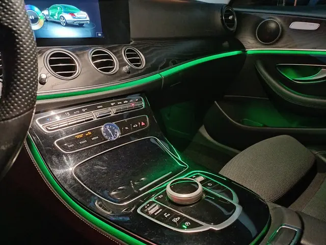 Mercedes-Benz E-Klasse 200 Premium 2017 Benzine 52