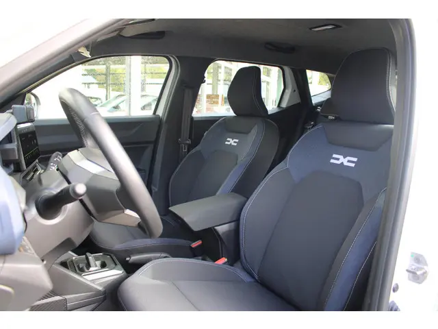 Dacia Duster 1.6 Hybrid 140 Journey 2025 Hybride Benzine 7