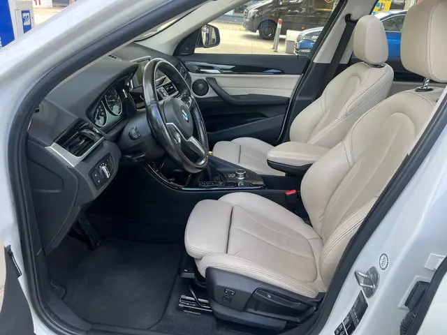 BMW X1 XDrive25i PANO,AUTOMAAT,PDC 2017 Benzine 13