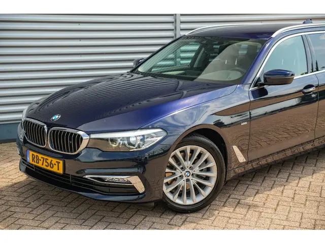 BMW 5 Serie Touring 520i Executive 2017 Benzine 28