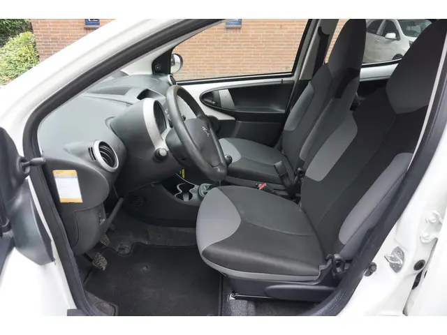 Peugeot 107 1.0 Access Accent / Airco / NAP / 2012 Benzine 7