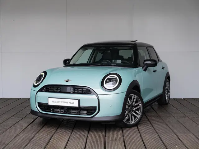 MINI 5-Deurs Cooper C 2025 Benzine 37