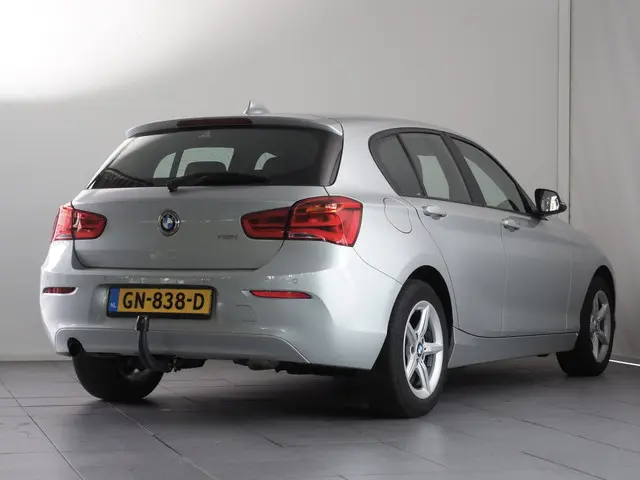 BMW 1 Serie 118i Essential 2015 Benzine 2
