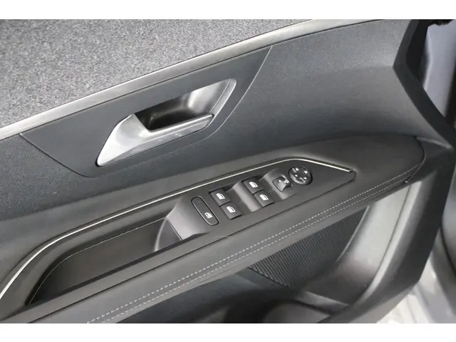 Peugeot 3008 1.6 HYbrid 225 Allure 2020 Hybride Benzine 18