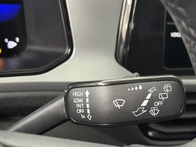 Volkswagen T-Roc 1.0 TSI Life 2023 Benzine 29