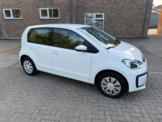 Volkswagen up! 1.0 BMT move up! 2018 Benzine 3