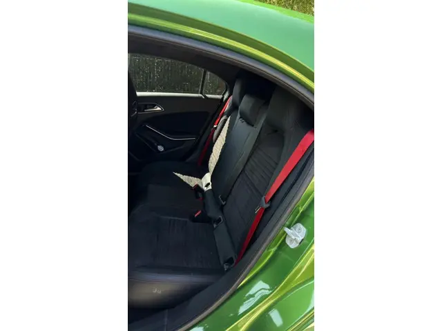 Mercedes-Benz A-Klasse 180 Bus. Sol. AMG 2017 Benzine 18