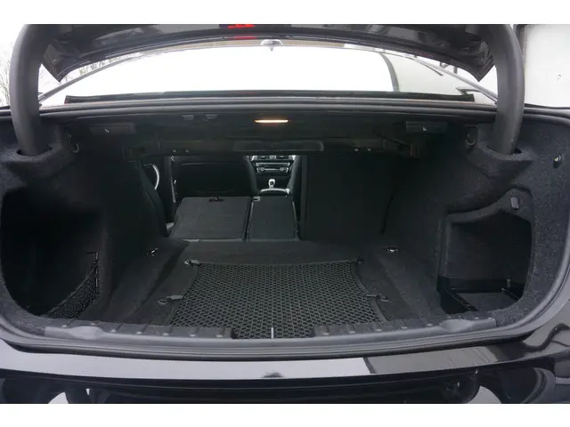 BMW 3 Serie 320i High Exec 2017 Benzine 19