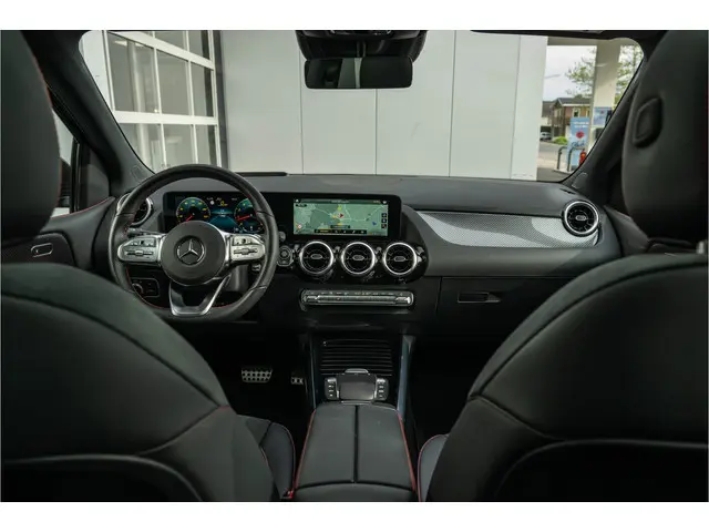 Mercedes-Benz B-Klasse 250 AMG Line 2022 Benzine 28