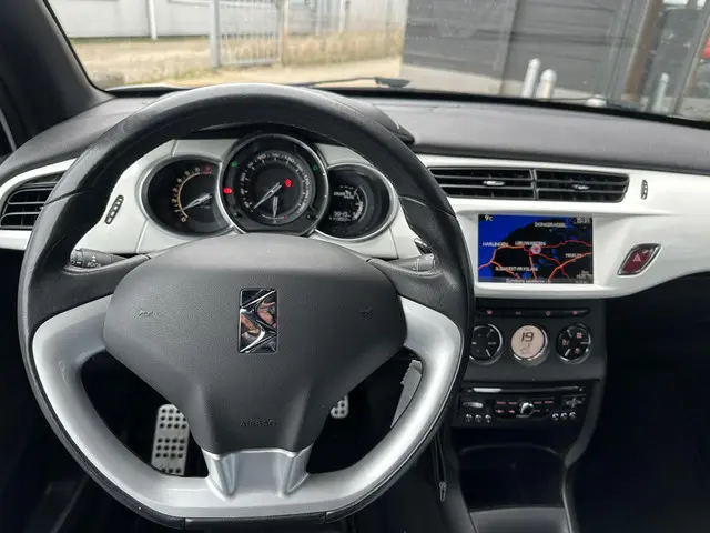 Citroën DS3 Cabrio 1.2 VTi Chic 2013 Benzine 12