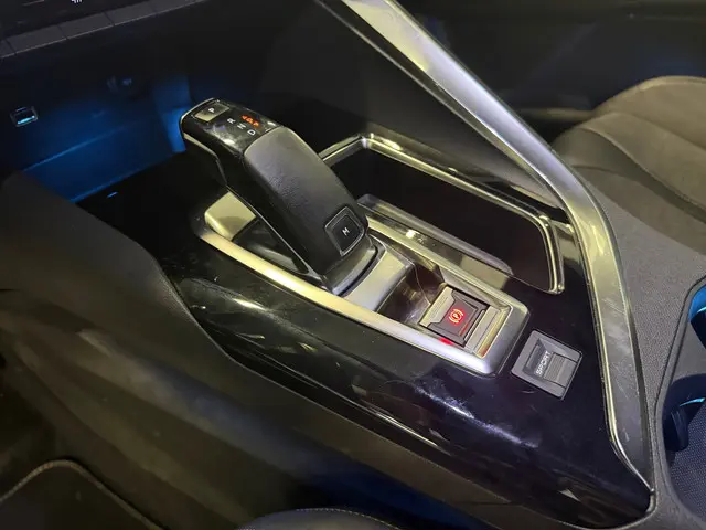 Peugeot 5008 1.6 e-THP GT-Line - 7 personen 2018 Benzine 79