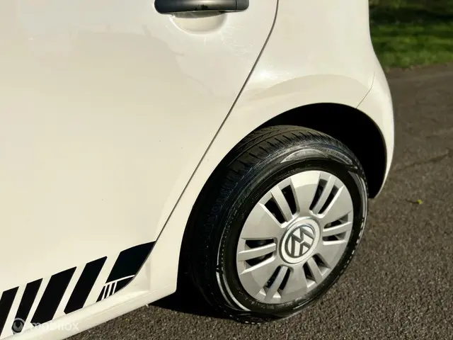 Volkswagen up! 1.0 high up! BlueMotion 2015 Benzine 24