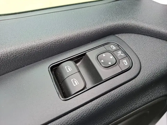 Mercedes-Benz Sprinter 315 1.9 CDI L4H3 RWD 2022 Diesel 24