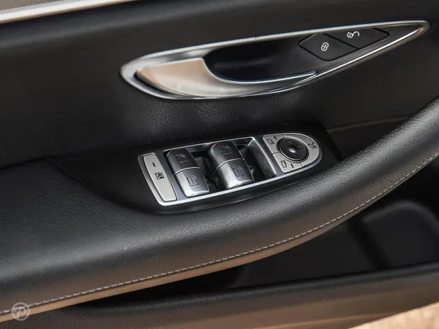 Mercedes-Benz E-Klasse 200 Ambition 2016 Benzine 38